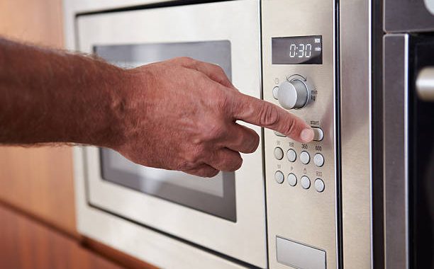 Why the microwave oven works but doesn't heat 2 CVR