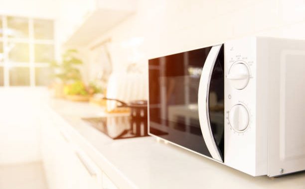What causes crackling and sparking in the microwave 4 CVR 2