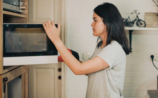 Microwave Ovens and Energy Saving: Navigating the Path to Efficient Usage 5 CVR 7
