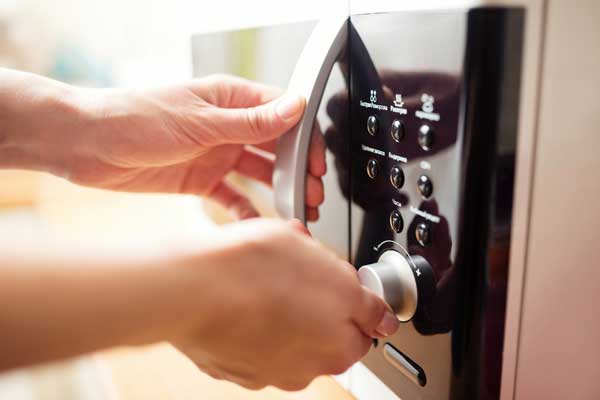 San Diego Appliance Repair: When to DIY and When to Call the Pros 3 Microwave Mishaps