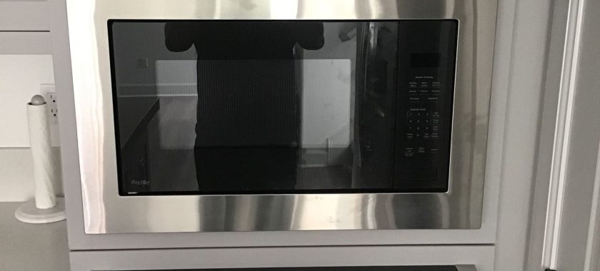 Maintaining the Efficiency and Durability of Your Microwave Oven 6 CVR 10 05
