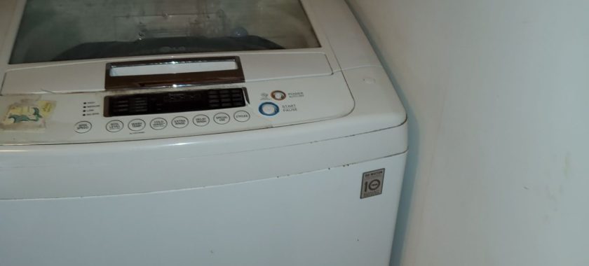 Washing Machine Door Leaking: Damaged Rubber Seal or Loose Hinges 8 CVR 11